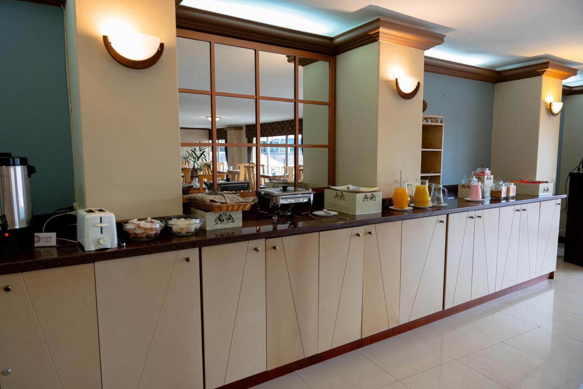 Hotel Santa Monica Куэнка Экстерьер фото